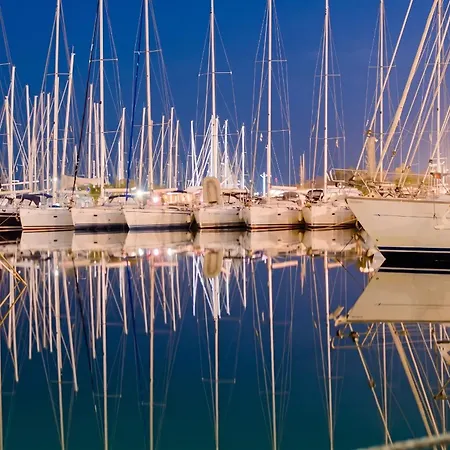 アパート Fonctionnel A Agde, 30 M² Avec Jardin *